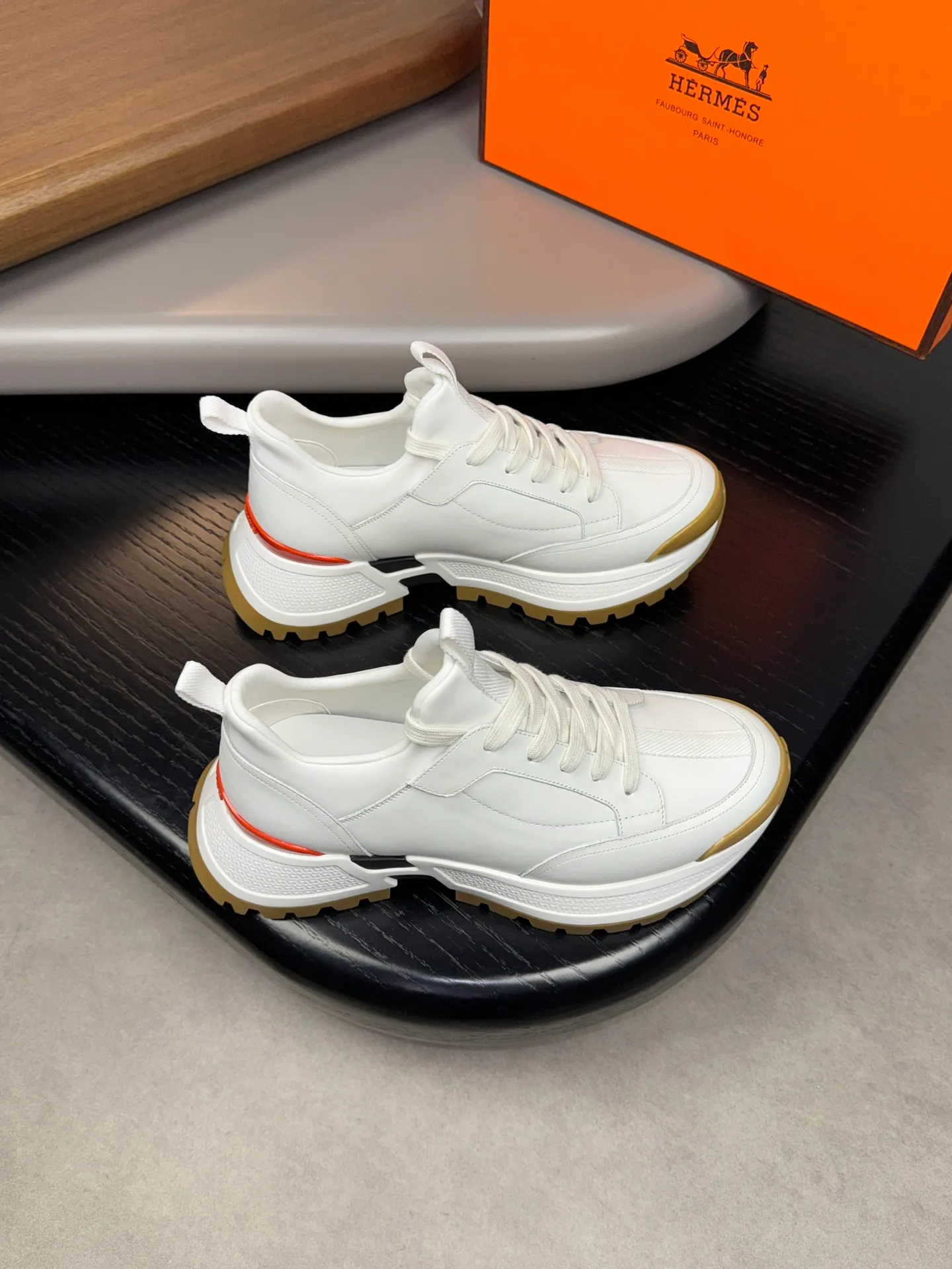 Men's men's shoes 💰580 [New style] 💑💑 [HERMES] Hermès - High-end quality original 🔍🔍🔍 casual sports shoes - Upper: 🔝Nappa calfskin, high-grade elastic cloth, brand webbing - Lining: elastic cloth, foot pad; water-dyed cowhide - Outsole: ultra-light TPU foam rubber; two-color molded outsole -Ultra-high quality control and fine workmanship: outstanding (high-end, extravagance, grade) -Size: 39-44 (38, 45, can be customized)